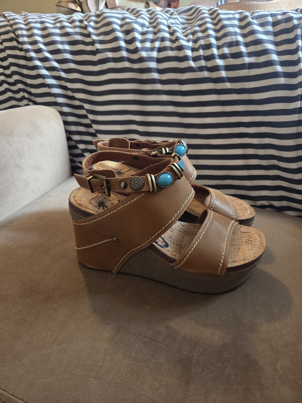 Source Unknown Leather Brown Y2K Wedge Sandals with Turquoise Beaded Accents